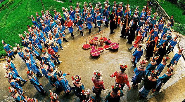 格多苗寨六月六,鸟瞰,俯视,环绕,人群,仪式,活动,贵州,全景,音乐,舞蹈,传统俯视,人们