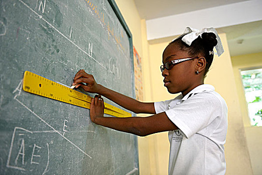 女生,10岁,解决,几何,任务,黑板,学校,家乐福,太子港,海地,北美,重要,慈善