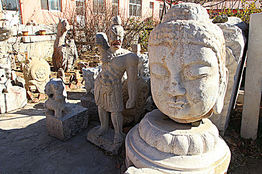 佛头,塑像,文物,堆放,大杂院,展示,收藏