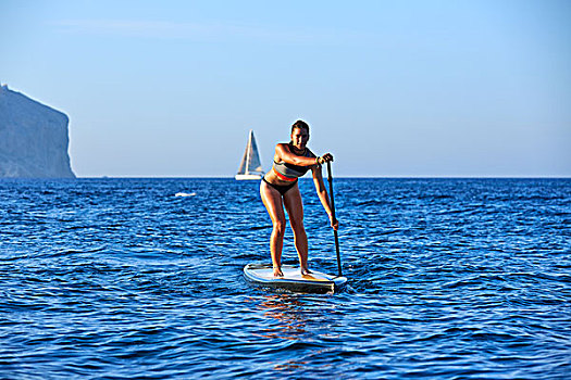 站立,冲浪,女孩,船桨,蓝色,海洋