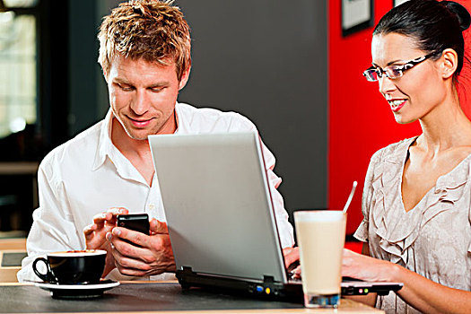 情侣,咖啡店,笔记本电脑,工作