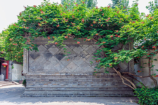 传统民居砖雕影壁墙,拍摄于山东省临沂市莒南县大店镇