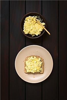 鸡蛋沙拉,三明治