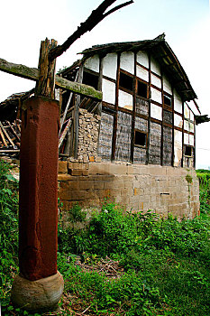 重庆市北培区,原江北县,柳荫乡塔坪寺塔坪寺原名小昆仑古藏寺,这是残缺的寺院厢房