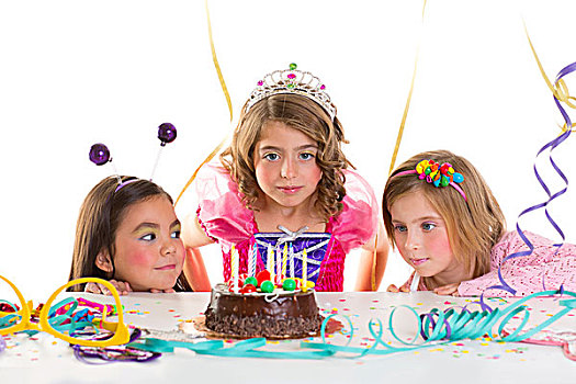 孩子,儿童,女孩,生日派对,看,兴奋,巧克力,蜡烛,蛋糕