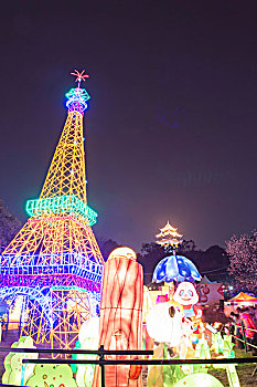 2013年成都灯会巴黎埃菲尔铁塔夜景