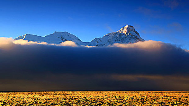西藏自治区卓木拉日神山