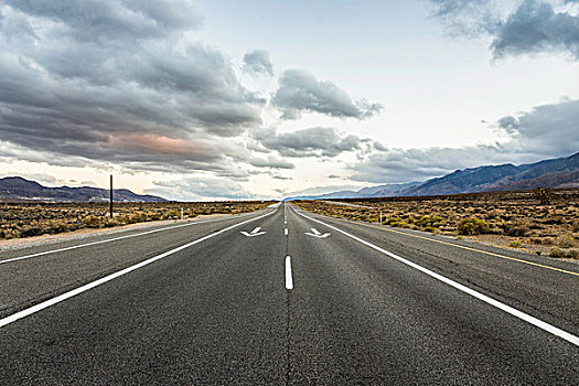 笔直,道路,方向,箭头,死亡谷国家公园,加利福尼亚,美国
