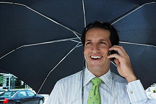 商务人士,交谈,手机,伞