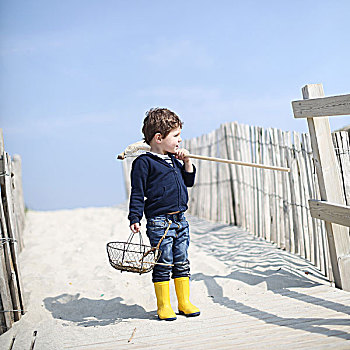 3岁,男孩,钓鱼,网,海滩