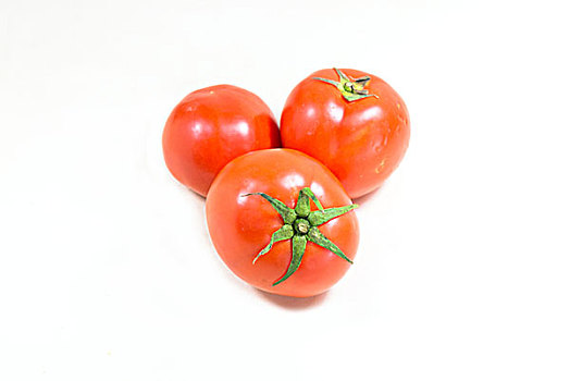 白色背景上的西红柿