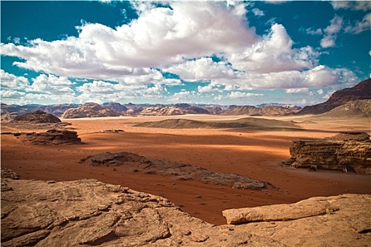 瓦地伦,沙漠