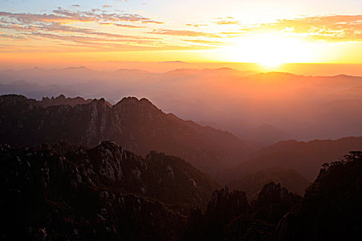 山峦,山顶,远景