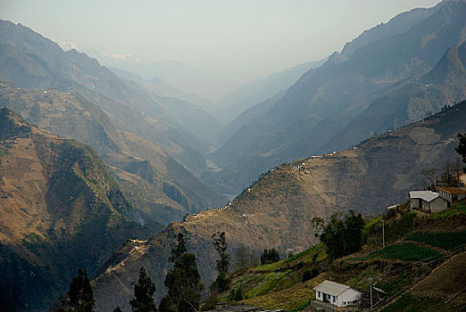 云南怒江峡谷--老母登村