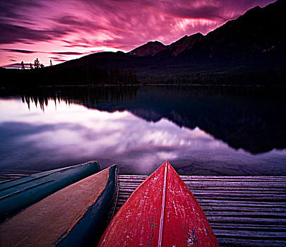 独木舟,码头,金字塔,湖,碧玉国家公园,艾伯塔省,加拿大