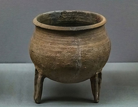 公元前仰韶文化陶罐工艺品