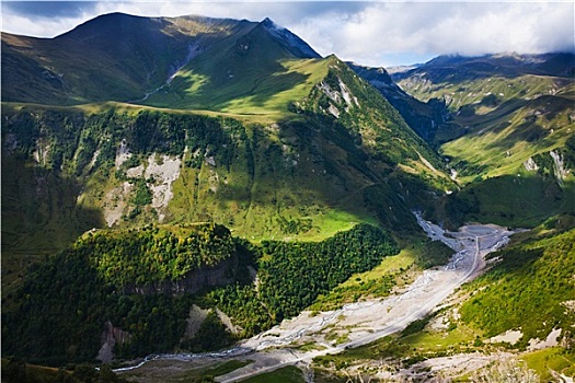 河谷,山