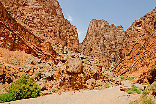 新疆库车天山,大峡谷