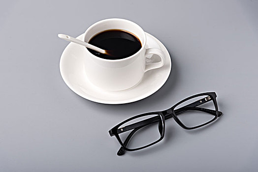 咖啡和眼镜