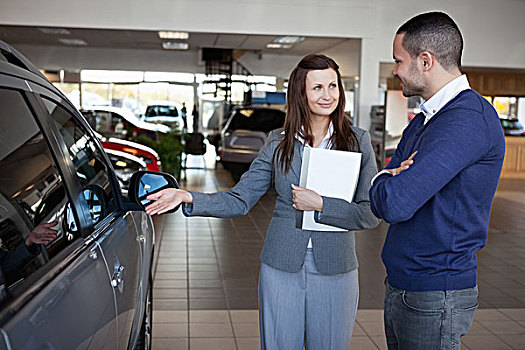 职业女性,展示,汽车,客户,经销