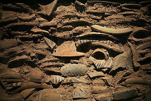 甘肃博物馆内展出的马家窑陶器碎片