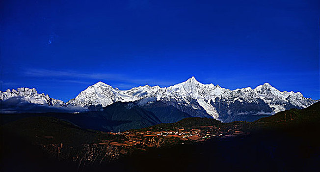 云南梅里雪山