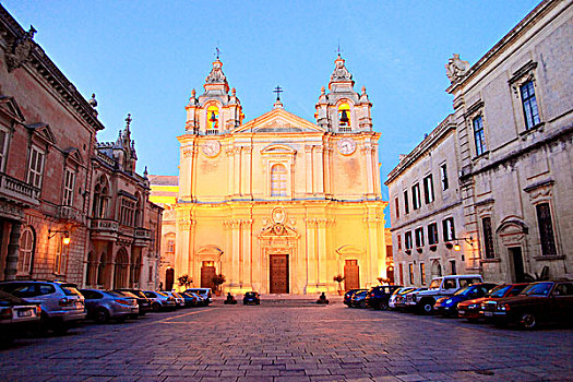 夜幕下的圣保罗大教堂