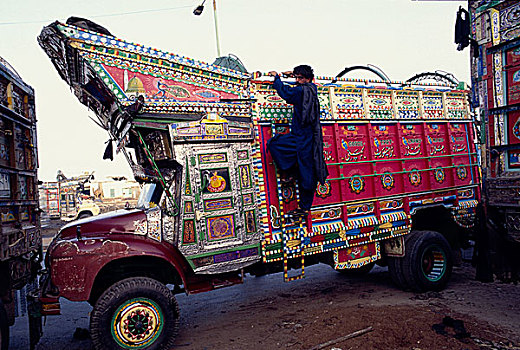 一个,许多,装饰,贝德福德,卡车,巴基斯坦,容器,引擎,底板,进口,英国,建造,卡车司机,物主,消费,大,钱
