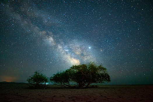 多彩银河群星图片