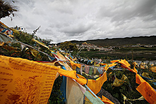 松赞林寺全景