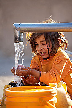 阿富汗,孩子,水,手,泵,露营,人,近郊,赫拉特,安静,许多人,不同,遥远,拿,蔽护