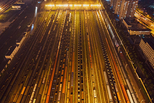 航拍河南郑州北站铁路编组站编组场货物列车夜景