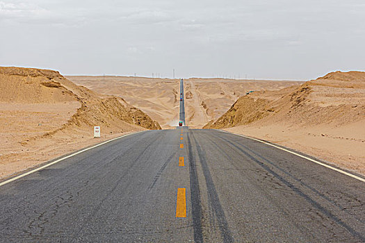 中国西部荒野公路