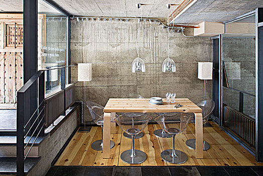 就餐区,水泥,玻璃,建筑,木桌子