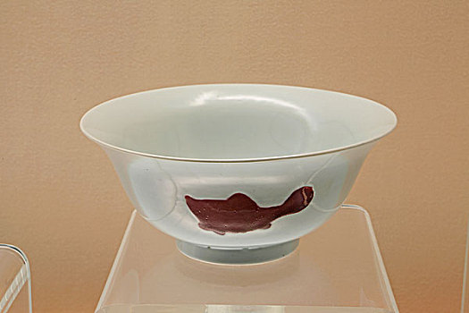 景德镇窑釉里红三鱼纹碗,清朝,雍正年