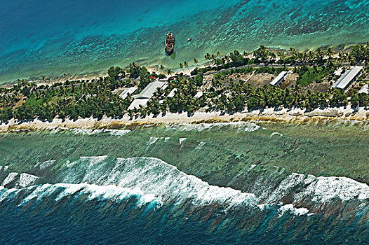 tuvalu,funafuti,aerial,view,of,shoreline,along,the,landscape,with,trees,and,houses,in,middle,sea