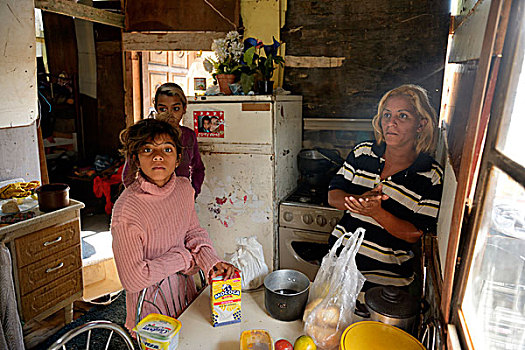 女人,28岁,女儿,厨房,简单,木屋,圣保罗,巴西,南美