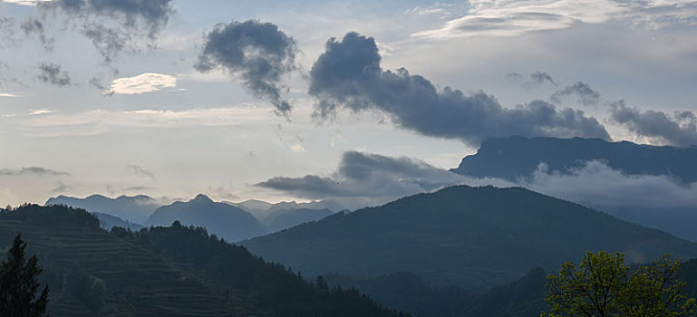 山区风景图