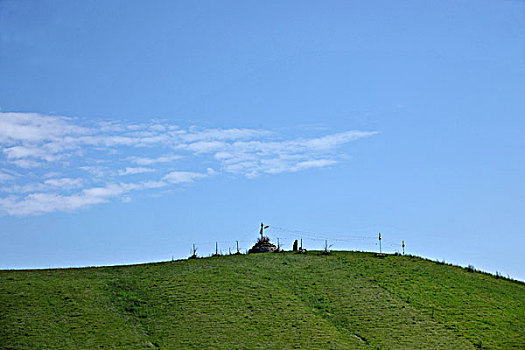 内蒙古科尔沁右翼前旗草原上的敖包