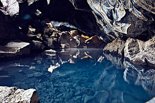 温泉,洞穴