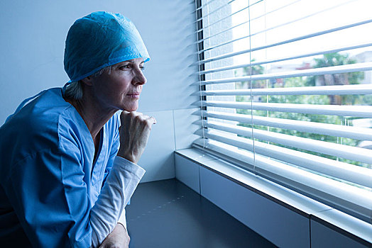 女性,外科,向窗外看,百叶窗,医院