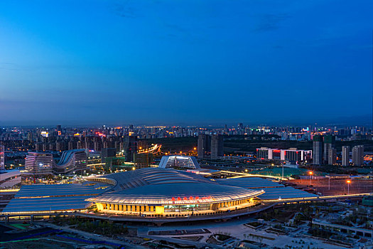 乌鲁木齐火车站夜景图片