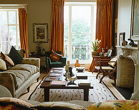 软垫,沙发,茶几,面对,壁炉,传统风格,起居室