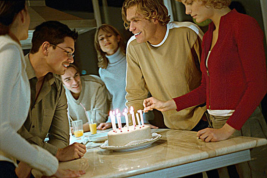 女人,亮光,蜡烛,生日蛋糕,朋友,站立,微笑,看
