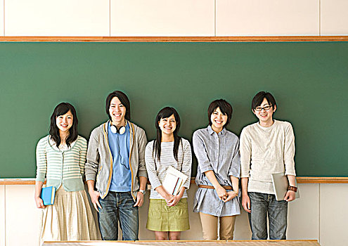 大学生,微笑,正面,黑板,校园,教室