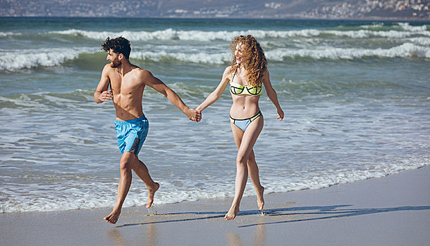 情侣,握手,跑,海滩