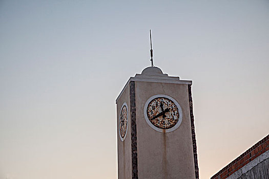 希腊圣托里尼伊亚岛屿教堂钟楼