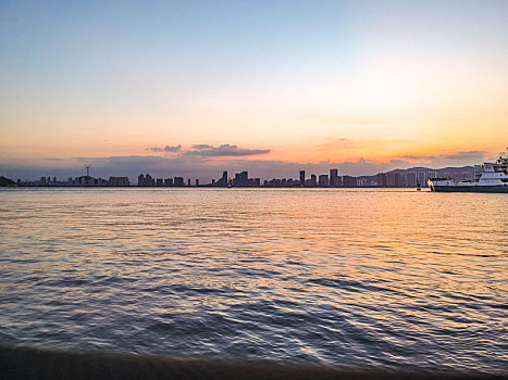 海上日落余辉