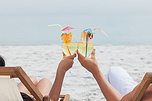 情侣,碰杯,鸡尾酒,海滩,正面,海洋