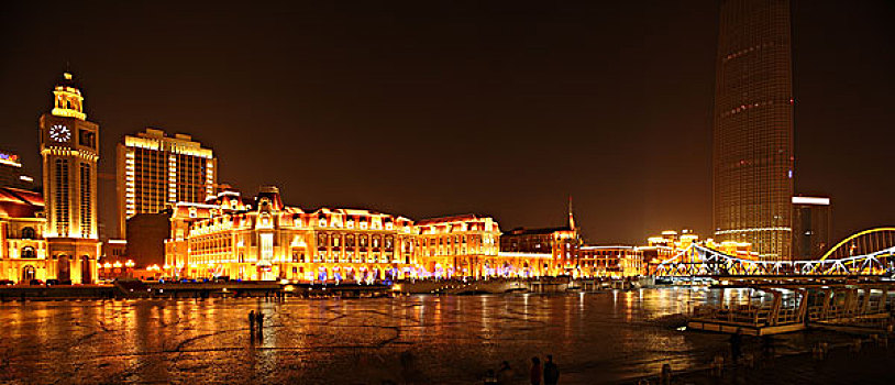 海河的夜景